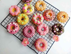 Cách làm bánh donut nướng đơn giản cho bé yêu ngày cuối tuần