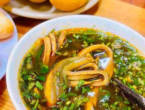 Súp lươn hành tăm đặc trưng xứ Nghệ