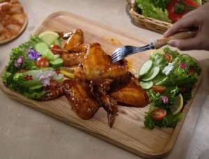 Chia sẻ cách làm cánh gà nướng cay ăn ngon, cả nhà thích mê